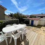 Ref 277 Les Bourdaines , A Proximite Immediate De La Plage, Patio Classee 2 Etoiles , 8 Personnes Seignosse