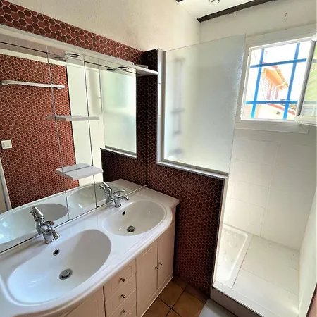 Ref 277 Les Bourdaines , A Proximite Immediate De La Plage, Patio Classee 2 Etoiles , 8 Personnes *