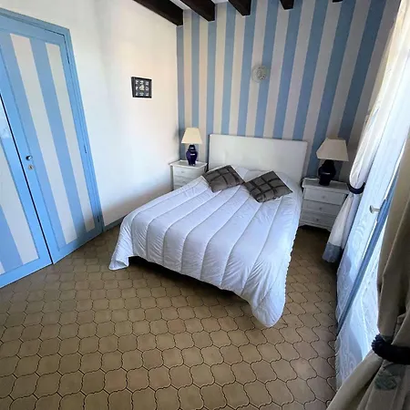 Ref 277 Les Bourdaines , A Proximite Immediate De La Plage, Patio Classee 2 Etoiles , 8 Personnes Villa Seignosse