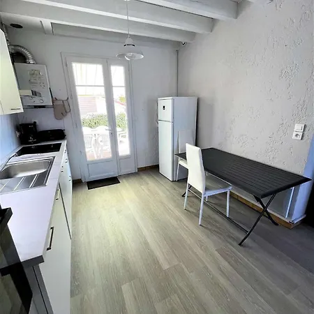 Ref 277 Les Bourdaines , A Proximite Immediate De La Plage, Patio Classee 2 Etoiles , 8 Personnes Villa