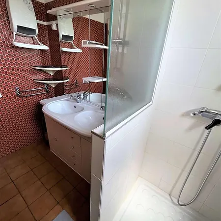 Villa Ref 277 Les Bourdaines , A Proximite Immediate De La Plage, Patio Classee 2 Etoiles , 8 Personnes