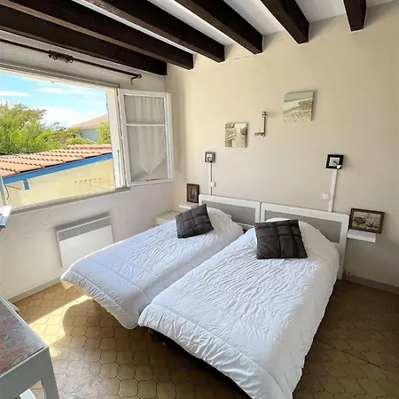 Villa Ref 277 Les Bourdaines , A Proximite Immediate De La Plage, Patio Classee 2 Etoiles , 8 Personnes *