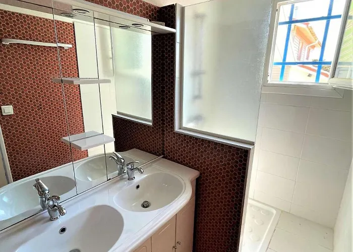 Ref 277 Les Bourdaines , A Proximite Immediate De La Plage, Patio Classee 2 Etoiles , 8 Personnes *