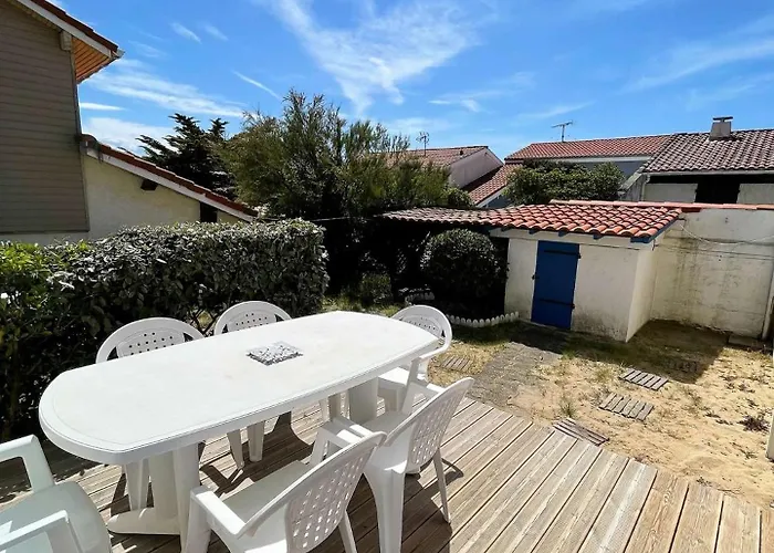 Ref 277 Les Bourdaines , A Proximite Immediate De La Plage, Patio Classee 2 Etoiles , 8 Personnes Seignosse