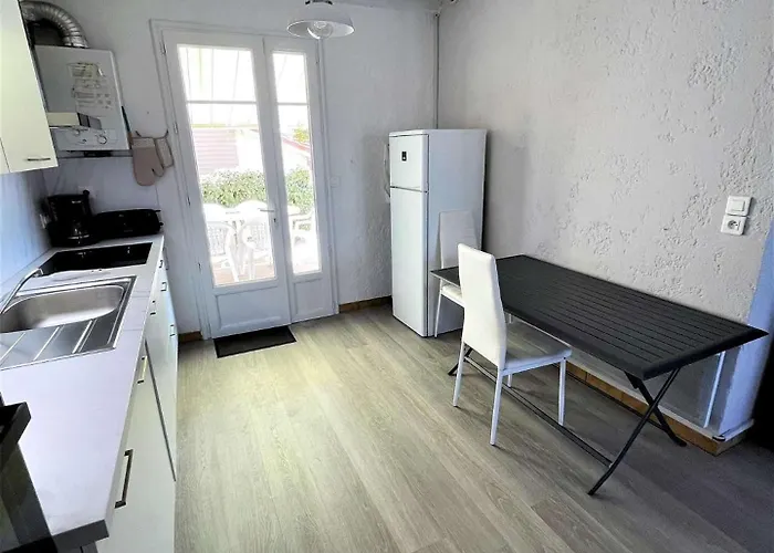 Ref 277 Les Bourdaines , A Proximite Immediate De La Plage, Patio Classee 2 Etoiles , 8 Personnes Villa