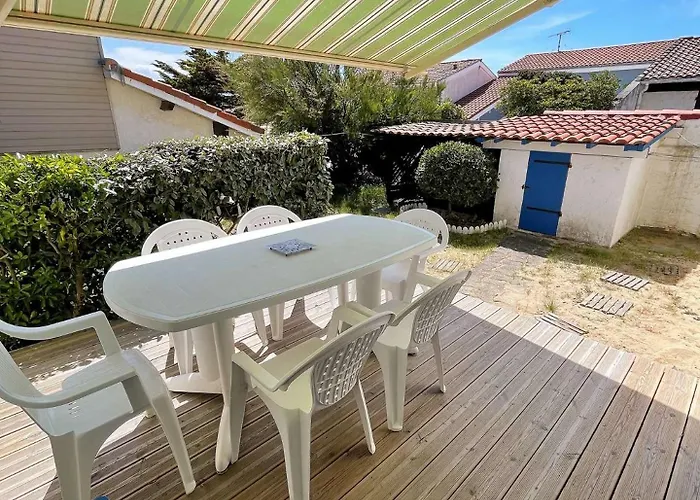 Ref 277 Les Bourdaines , A Proximite Immediate De La Plage, Patio Classee 2 Etoiles , 8 Personnes * Seignosse