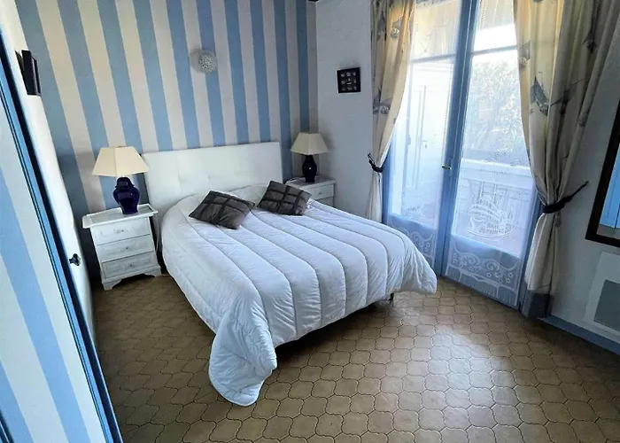 Ref 277 Les Bourdaines , A Proximite Immediate De La Plage, Patio Classee 2 Etoiles , 8 Personnes Villa Seignosse